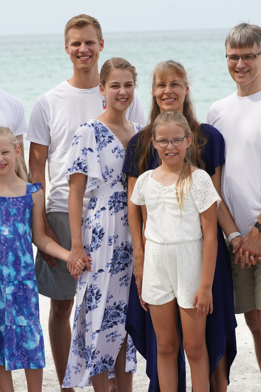 files/3042fe8c-6a27-414c-9c03-a0f002c783a4-large2x3_870402edcbd24b0fafe368b1e5d8b3ffRomeikefamily2.jpg